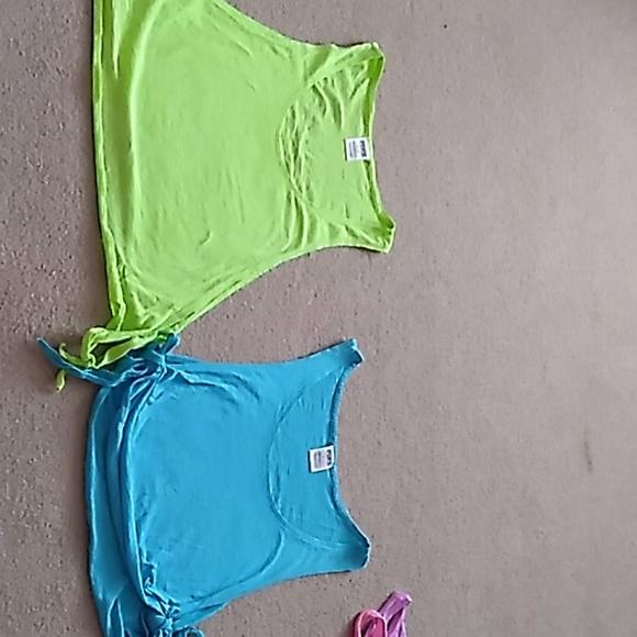 Tops - Picture 4 of 4